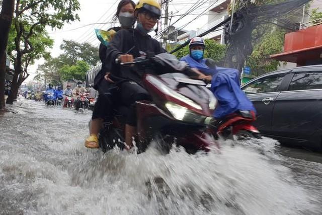 Miền Bắc mát mẻ trước khi đón đợt mưa dông mới, Nam Bộ và Trung Bộ mưa rất to  - Ảnh 1.