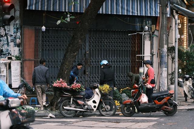 Sau nhiều lần thời tiết “lừa”, hôm nay gió mùa đã thật sự về với Hà Nội rồi đây! - Ảnh 4.