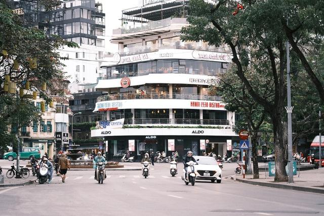 Sau nhiều lần thời tiết “lừa”, hôm nay gió mùa đã thật sự về với Hà Nội rồi đây! - Ảnh 1.