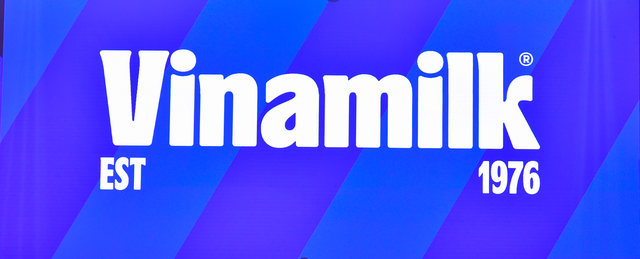 Vừa thay logo sang "xanh rực rỡ" và "kem sữa ngọt", Vinamilk ước lãi 2.220 tỷ đồng trong quý 2, ngắt mạch giảm 5 quý liên tiếp - Ảnh 3. Vừa thay logo sang "xanh rực rỡ" và "kem sữa ngọt", Vinamilk ước lãi 2.220 tỷ đồng trong quý 2, ngắt mạch giảm 5 quý liên tiếp - Ảnh 3.