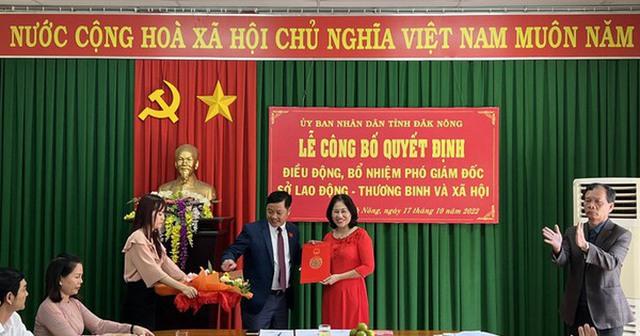 Cho thôi việc phó giám đốc sở xin nghỉ hưu ngay tại lễ bổ nhiệm