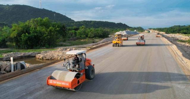 CTCP Đầu tư Hạ tầng Giao thông Đèo Cả (Mã cổ phiếu: HHV) dự kiến sẽ sử dụng vốn thu được từ việc phát hành 82 triệu cổ phiếu vào các dự án đầu tư, bổ sung vốn cho hoạt động sản xuất kinh doanh, thi công xây lắp...