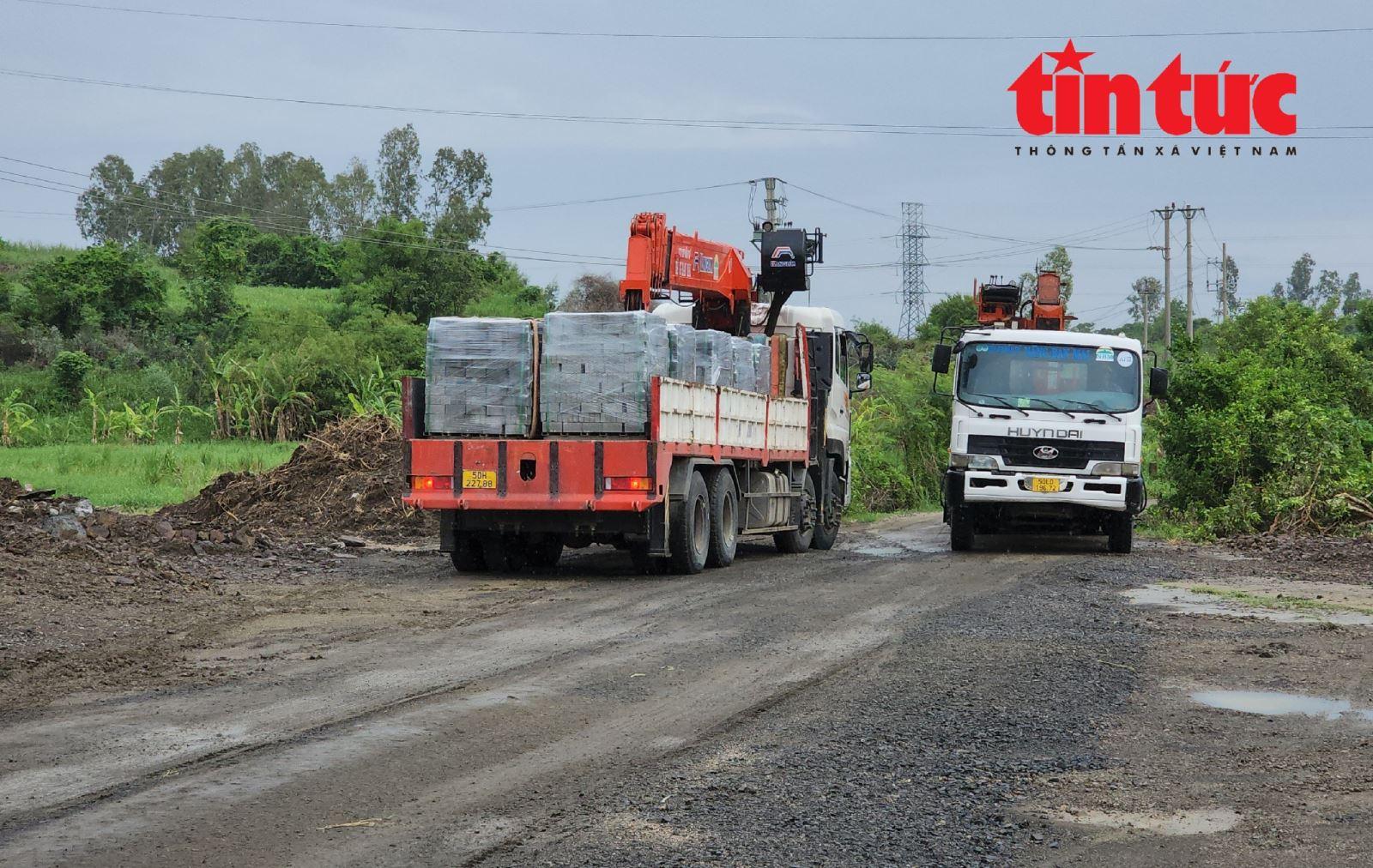 Vượt nắng thắng mưa, tháo gỡ mặt bằng, đảm bảo tiến độ cao tốc Chí Thạnh - Vân Phong - Ảnh 12.