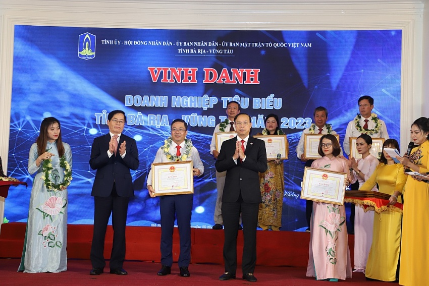 Petrovietnam có 3 doanh nghiệp tiêu biểu được tỉnh Bà Rịa - Vũng Tàu tôn vinh năm 2023 3 doanh nghiệp Dầu khí được tỉnh Bà Rịa - Vũng Tàu tôn vinh Doanh nghiệp tiêu biểu năm 2023