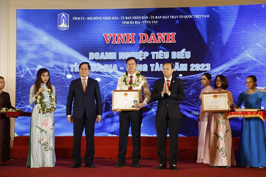 Petrovietnam có 3 doanh nghiệp tiêu biểu được tỉnh Bà Rịa - Vũng Tàu tôn vinh năm 2023 3 doanh nghiệp Dầu khí được tỉnh Bà Rịa - Vũng Tàu tôn vinh Doanh nghiệp tiêu biểu năm 2023