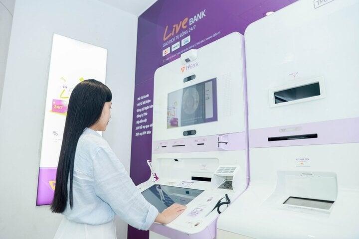 LiveBank là ngân hàng tự động 24/7 đầu tiên của Việt Nam, là biểu tượng của công cuộc chuyển đổi số của TPBank nói riêng và ngành ngân hàng Việt Nam.