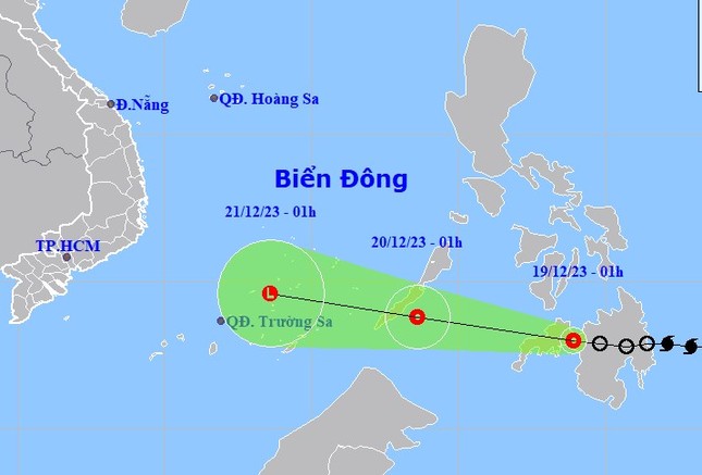 Đêm nay, áp thấp nhiệt đới vào Biển Đông - Ảnh 1.