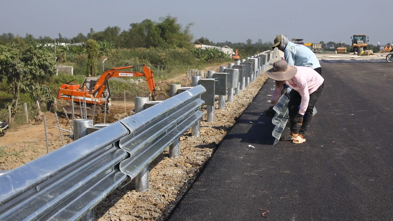 Ngắm cao tốc 4.826 tỷ trước ngày thông xe, lần đầu tiên từ TP.HCM về thủ phủ miền Tây chỉ mất hơn 2h - Ảnh 11.