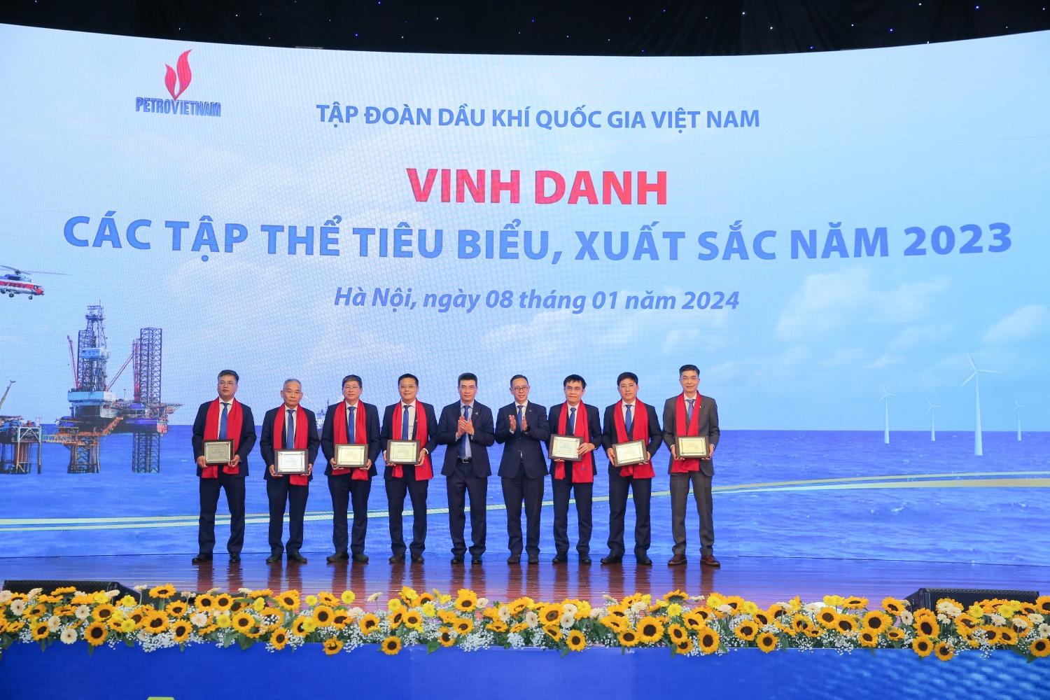 Vinh danh các tập thể xuất sắc đóng góp vào sự phát triển bền vững và tăng trưởng của Petrovietnam