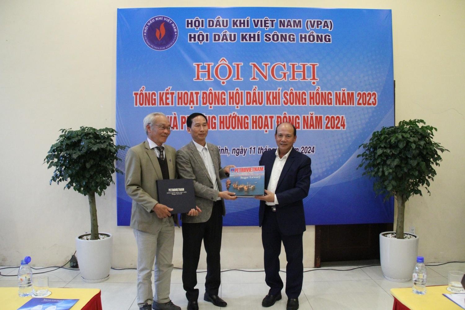 Thư ngỏ của Trung ương Hội Dầu khí Việt Nam Thư ngỏ của Trung ương Hội Dầu khí Việt Nam