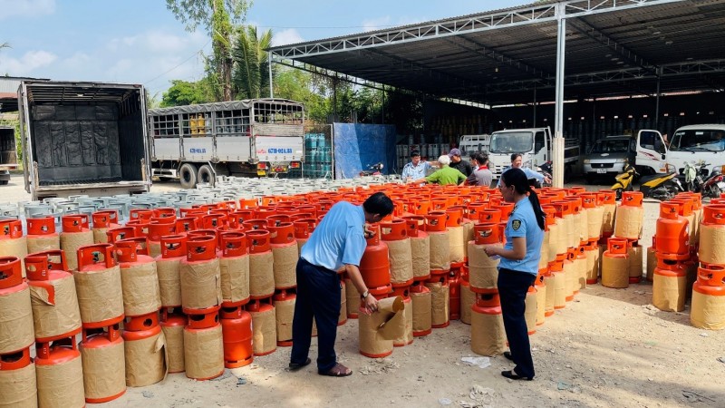 An Giang: Phát hiện gần 700 vỏ chai LPG mang nhiều nhãn hiệu, không có hóa đơn, chứng từ