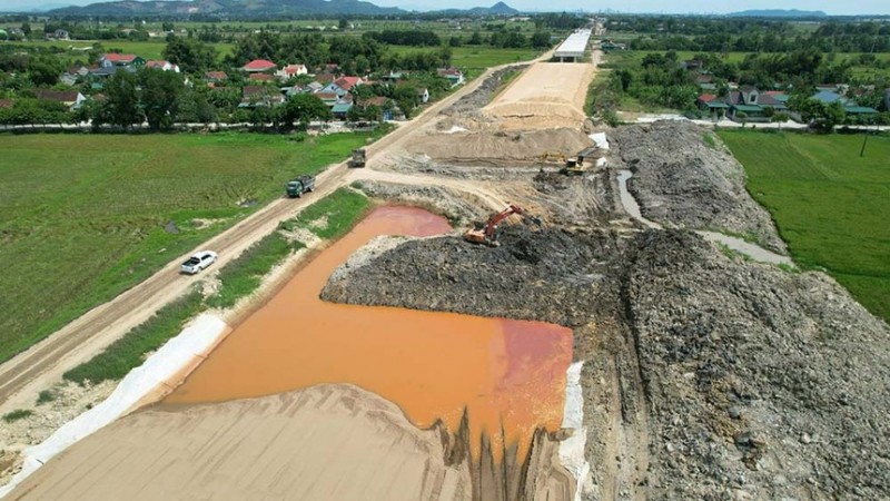 Bộ GTVT yêu cầu xử lý 4 nhà thầu thi công chậm tiến độ tại cao tốc Diễn Châu - Bãi Vọt