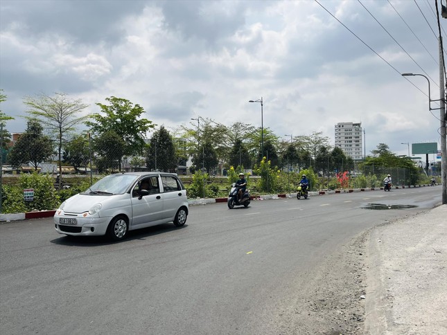 Người dân hiến đất nhiều tỷ đồng mở đường- Ảnh 2.