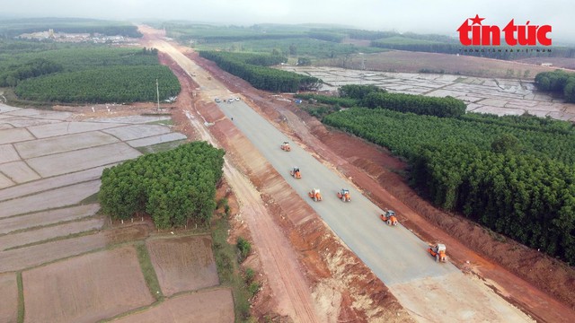 Hàng loạt dự án giao thông trọng điểm đặt mục tiêu cán đích trước kế hoạch