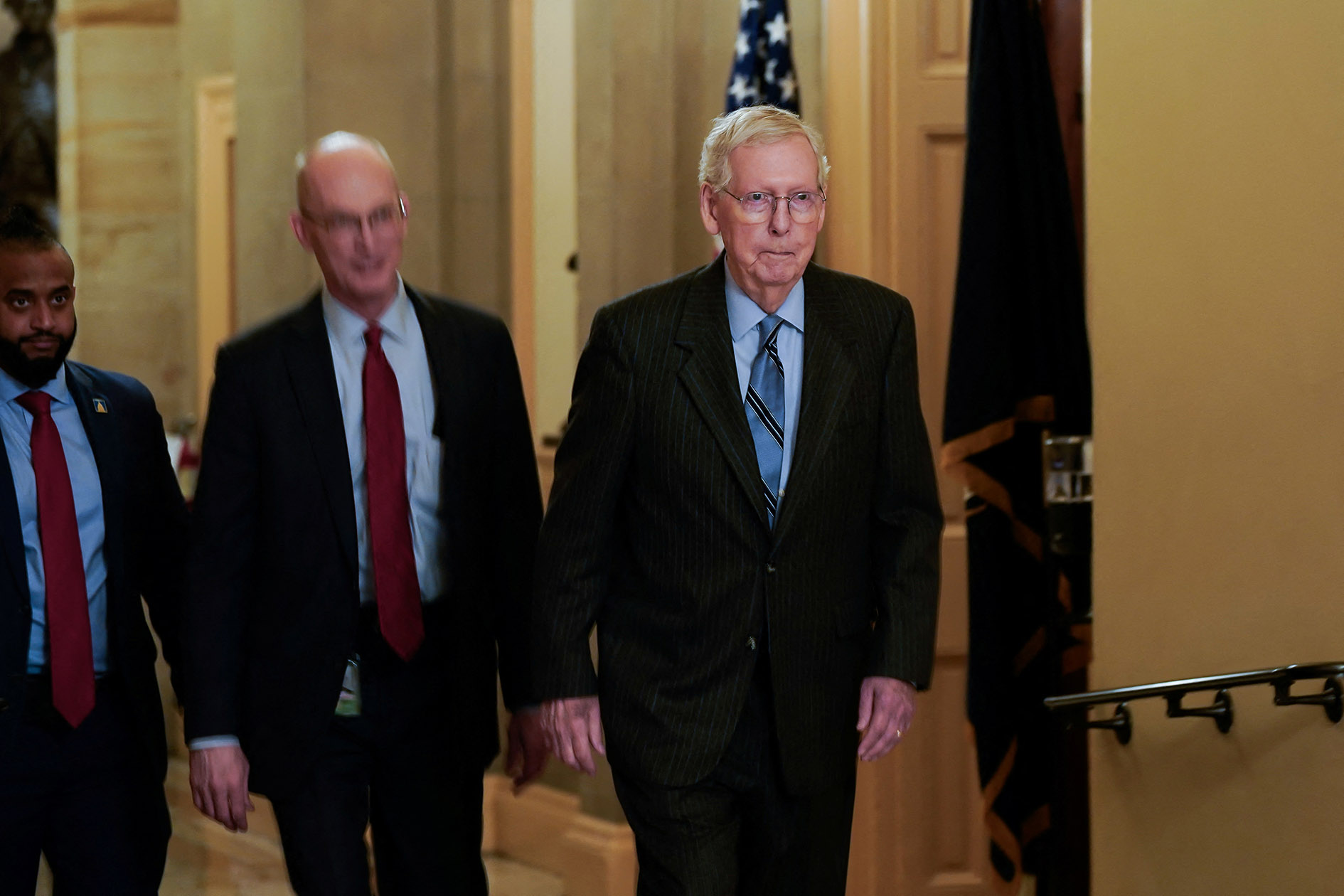 Lãnh đạo phe thiểu số Đảng Cộng hòa tại Thượng viện Mỹ Mitch McConnell sau khi tuyên bố từ chức  tại Washington - Mỹ ngày 28-2 Ảnh: REUTERS