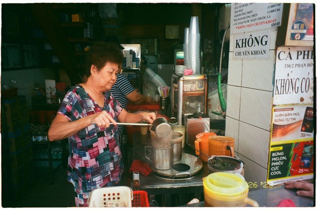 Quán 'cà phê không ngủ' ở TPHCM lên báo Mỹ- Ảnh 2.