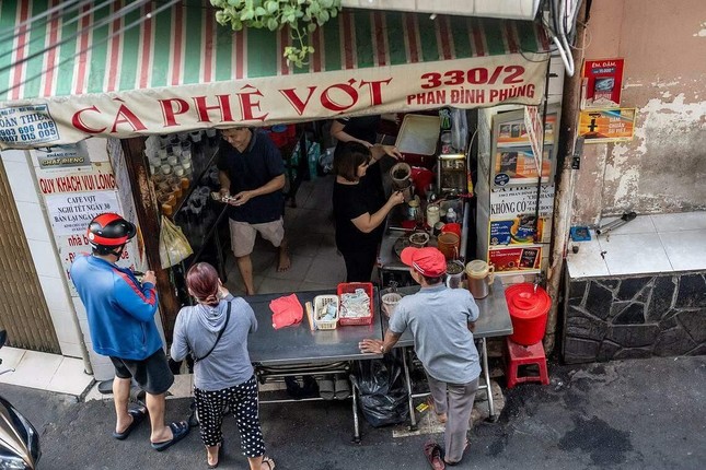 Quán 'cà phê không ngủ' ở TPHCM lên báo Mỹ- Ảnh 1.