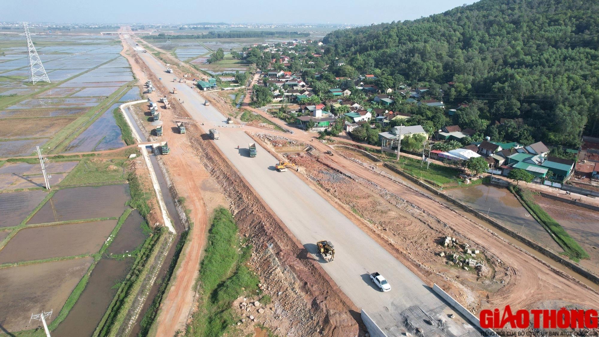 2 chốt chặn 19.000 tỷ sắp khai thông, Việt Nam sẽ hoàn thành mục tiêu 'khủng' trong xây dựng cao tốc- Ảnh 2.