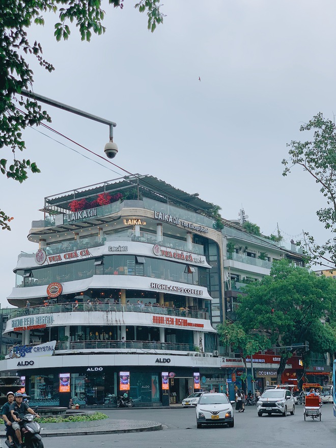 Hà Nội “dậy muộn” trong ngày nghỉ lễ: Thời tiết mát dịu sau cơn mưa đêm, không đi cà phê chill chill thì phí quá- Ảnh 6.