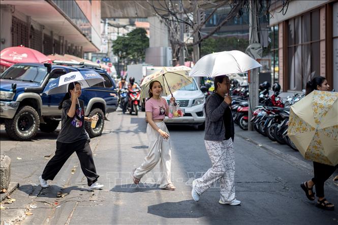 Những nơi nào ở châu Á đang phải hứng chịu nhiệt độ cao kỷ lục và nắng nóng sẽ kéo dài bao lâu?- Ảnh 1.