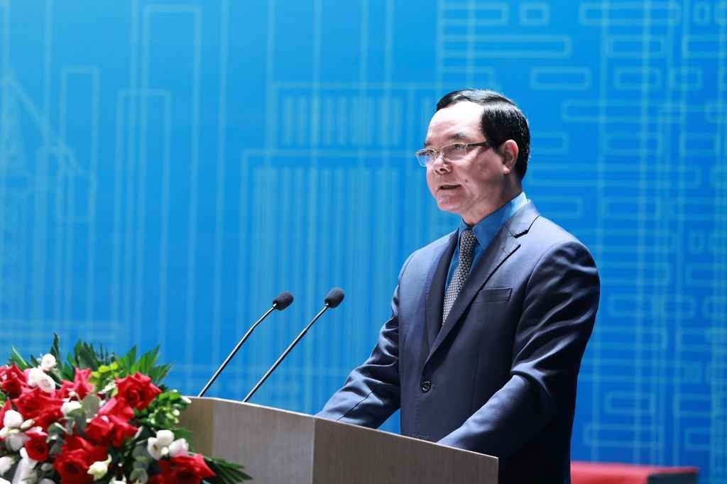 Hai lao động Dầu khí tiêu biểu về sức sáng tạo, năng suất cao được Thủ tướng Chính phủ tặng quà