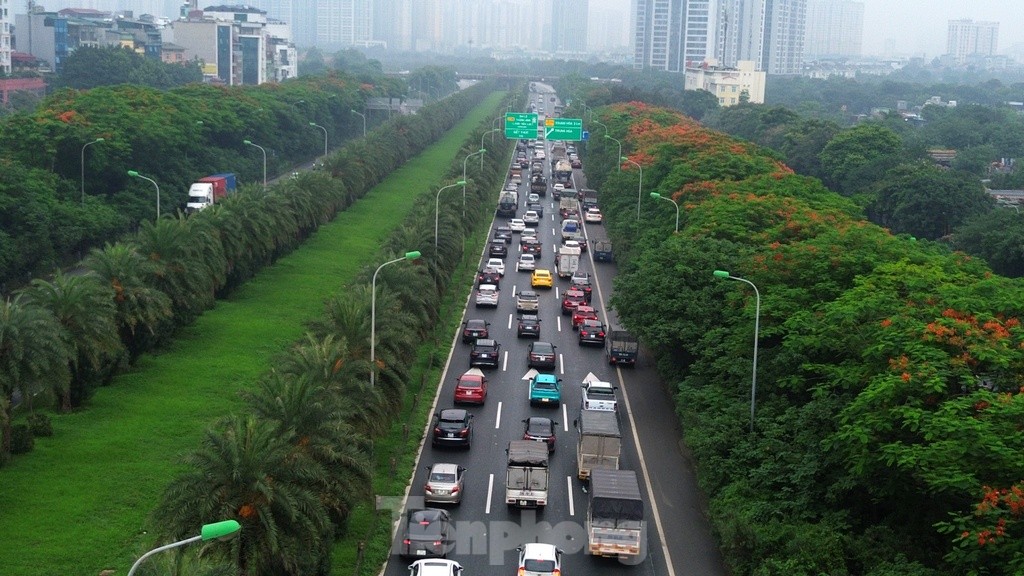 Ùn tắc hàng cây số trên đường gom đại lộ Thăng Long- Ảnh 8.