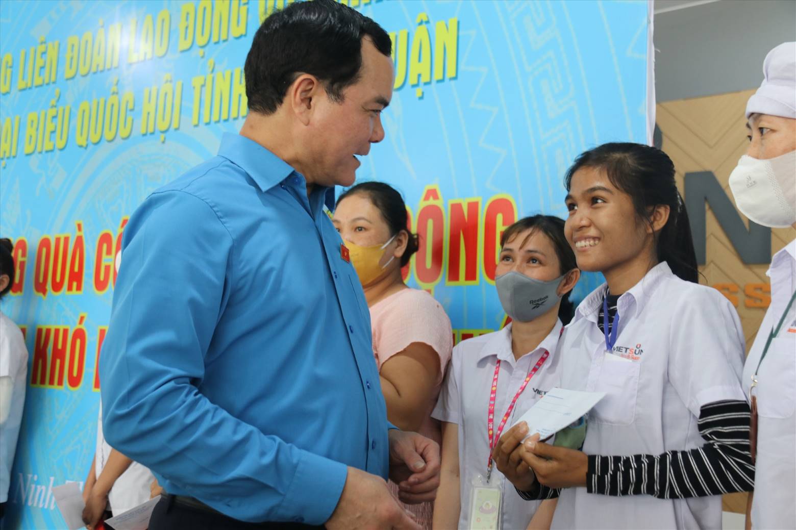 Chăm lo cho đoàn viên, người lao động là một trong nội dung được Tổng Liên đoàn Lao động Việt Nam đưa ra Nghị quyết tại hội nghị Ban Chấp hành lầ thứ 5, khóa XIII. Ảnh: P.Linh