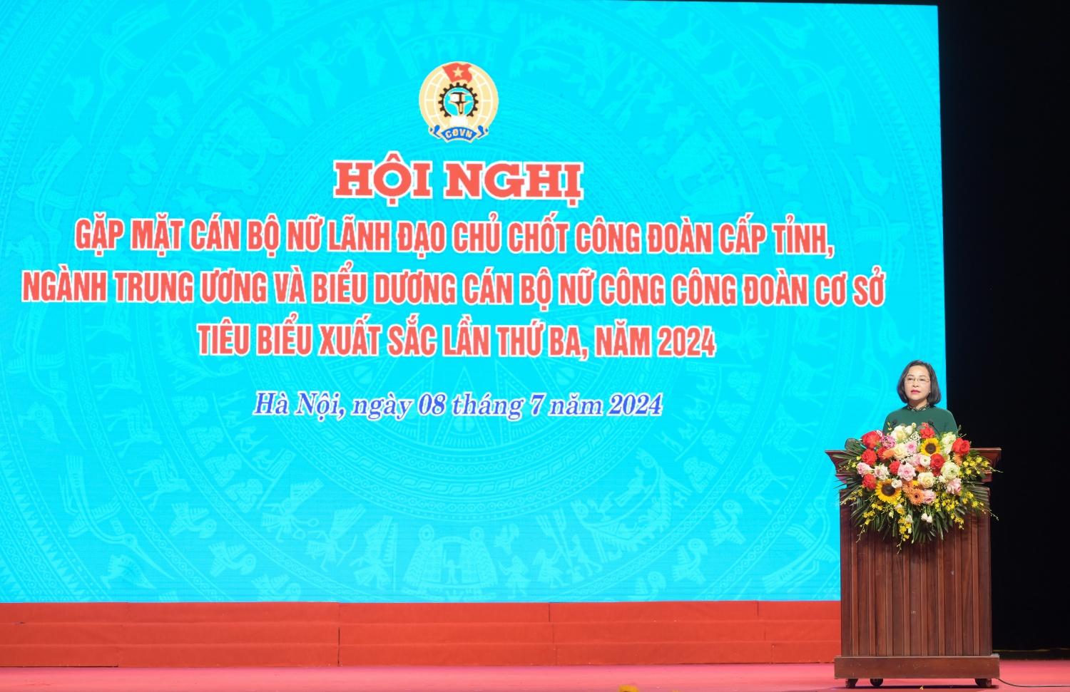 Biểu dương những đóng góp, cống hiến của đội ngũ cán bộ Nữ công Công đoàn các cấp