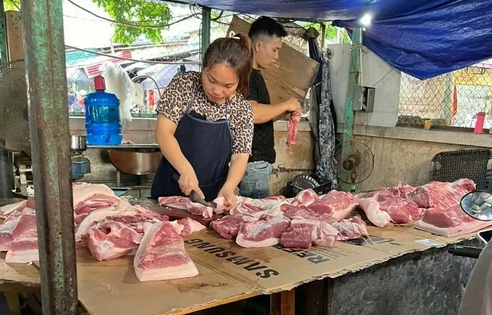 Giá thịt lợn tăng cao, người tiêu dùng thắt chặt chi tiêu