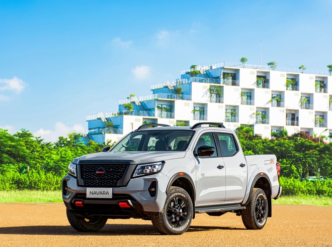 Nissan Navara 2024 ra mắt Việt Nam: Thêm phiên bản, chỉ còn từ 685 triệu đồng, cạnh tranh Ranger bằng giá mềm hơn bản cũ- Ảnh 2.