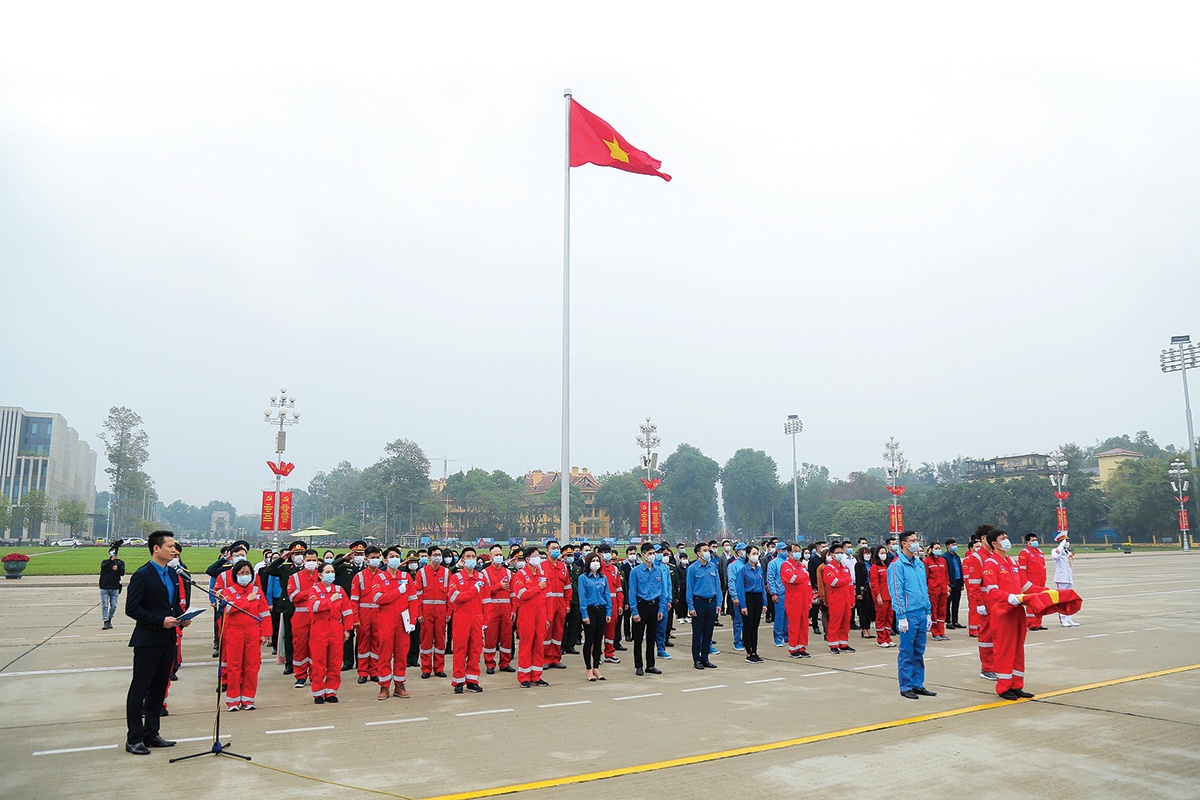 Người lao động Petrovietnam báo công dâng Bác