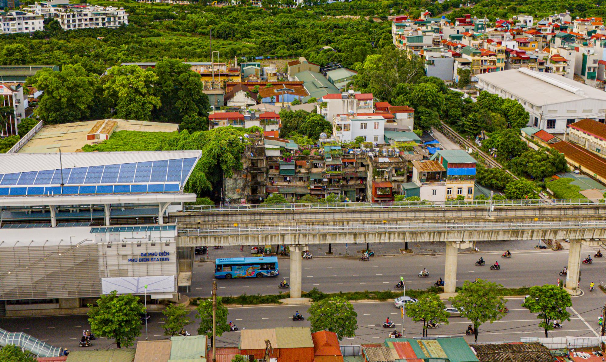 Nhà tập thể hơn 50 năm tuổi, vôi vữa rơi từng mảng vẫn có giá 600 triệu đồng/căn- Ảnh 1.