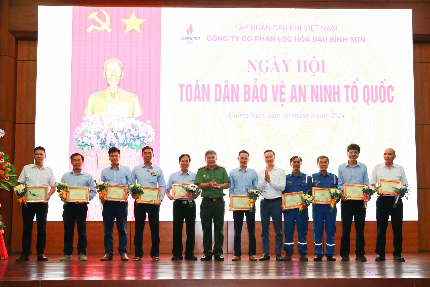 10 cá nhân của BSR được nhận bằng khen đạt thành tích cao trong phong trào toàn dân bảo vệ An ninh Tổ quốc