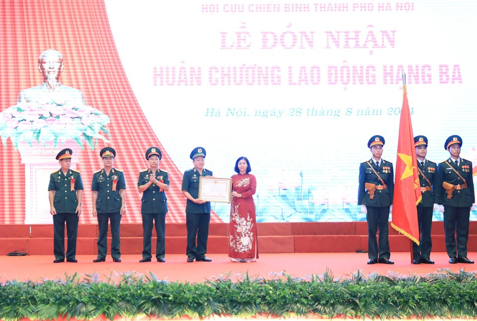 Hội Cựu chiến binh TP Hà Nội đón nhận Huân chương Lao động hạng Ba