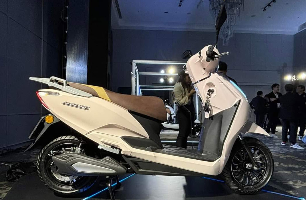 ajev beats xe dien moi gay chu y voi thiet ke giong honda lead hinh 2