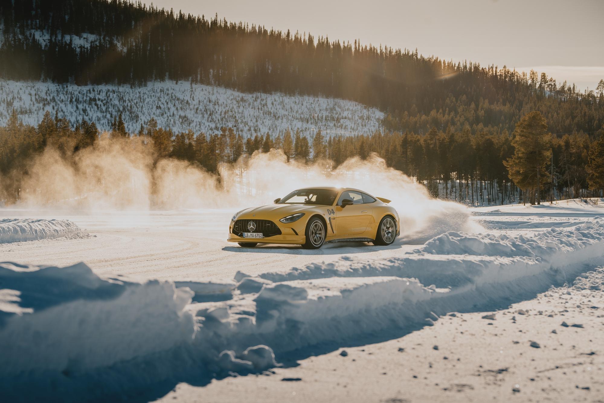 Ưu đãi Mercedes-AMG: Nhận ngay trải nghiệm lái xe trên băng tại cực Bắc châu Âu- Ảnh 4. Ưu đãi Mercedes-AMG: Nhận ngay trải nghiệm lái xe trên băng tại cực Bắc châu Âu- Ảnh 4.