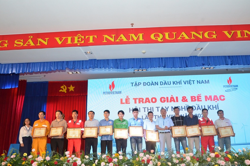 [Chùm ảnh]: Trao giải cho các thí sinh tại Hội thi tay nghề Dầu khí lần VIII