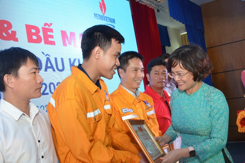 [Chùm ảnh]: Trao giải cho các thí sinh tại Hội thi tay nghề Dầu khí lần VIII
