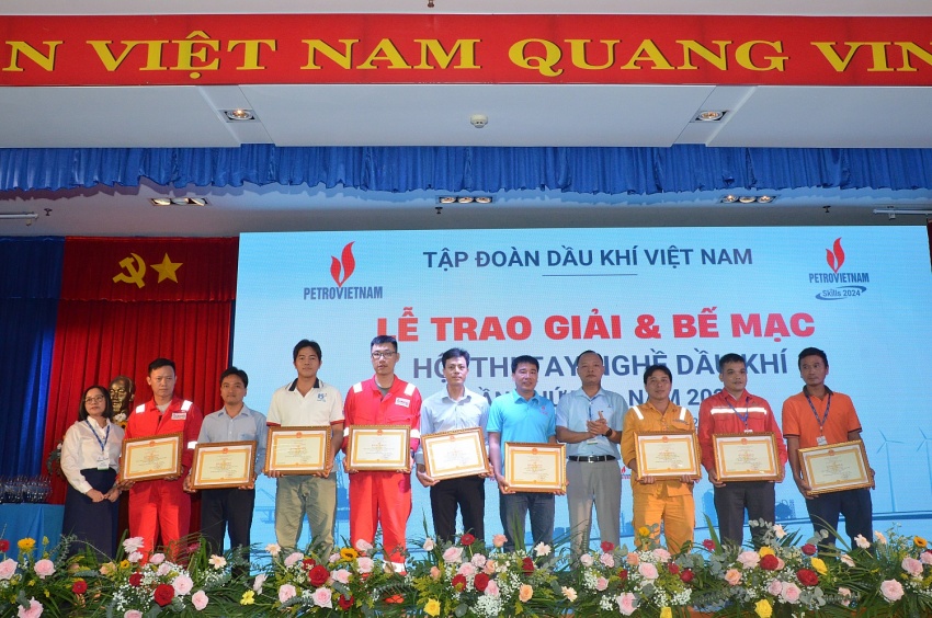 [Chùm ảnh]: Trao giải cho các thí sinh tại Hội thi tay nghề Dầu khí lần VIII