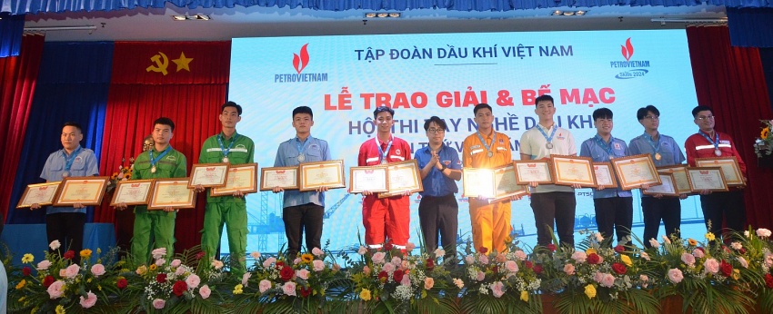 Chùm ảnh: Lễ Bế Mạc và trao giải cho các thí sinh đoạt giải tại Hội thi tay nghề Dầu khí lần VIII Chùm ảnh: Lễ Bế Mạc và trao giải cho các thí sinh đoạt giải tại Hội thi tay nghề Dầu khí lần VIII