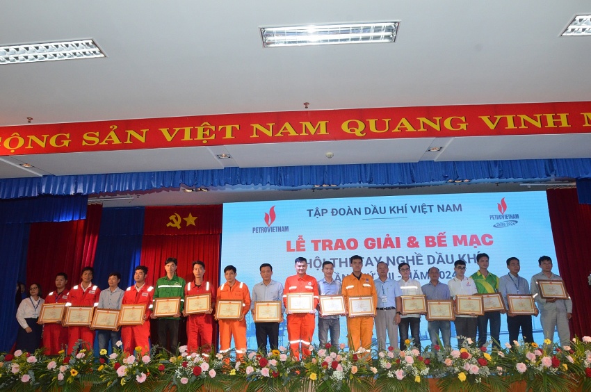 Chùm ảnh: Lễ Bế Mạc và trao giải cho các thí sinh đoạt giải tại Hội thi tay nghề Dầu khí lần VIII Chùm ảnh: Lễ Bế Mạc và trao giải cho các thí sinh đoạt giải tại Hội thi tay nghề Dầu khí lần VIII