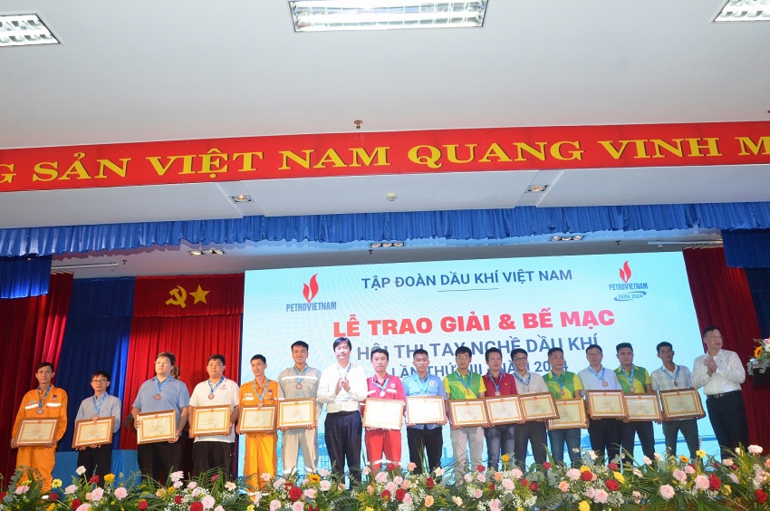 [Chùm ảnh]: Trao giải cho các thí sinh tại Hội thi tay nghề Dầu khí lần VIII