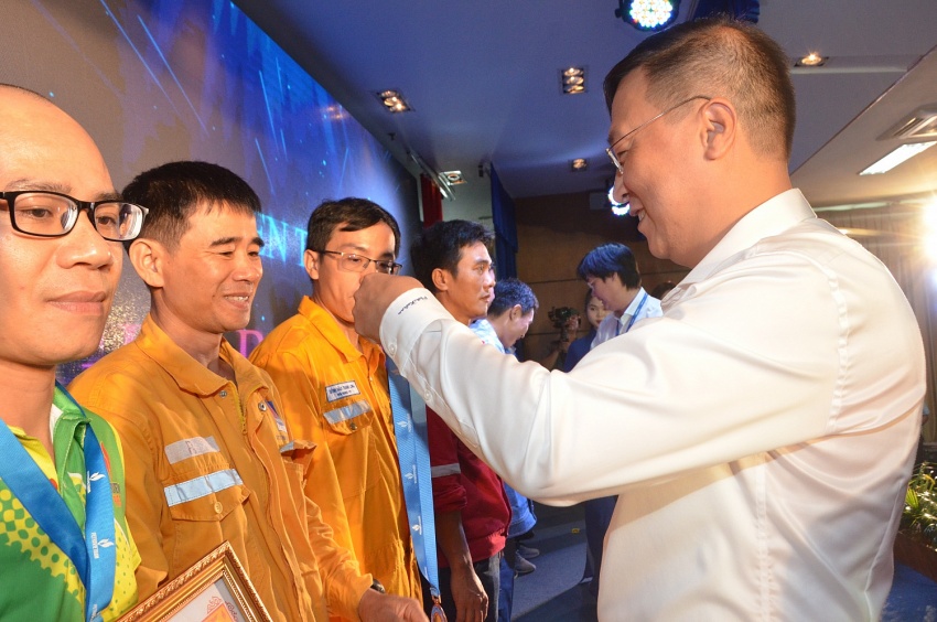 [Chùm ảnh]: Trao giải cho các thí sinh tại Hội thi tay nghề Dầu khí lần VIII