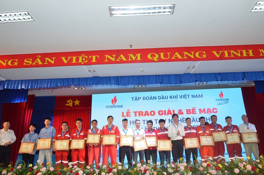 [Chùm ảnh]: Trao giải cho các thí sinh tại Hội thi tay nghề Dầu khí lần VIII