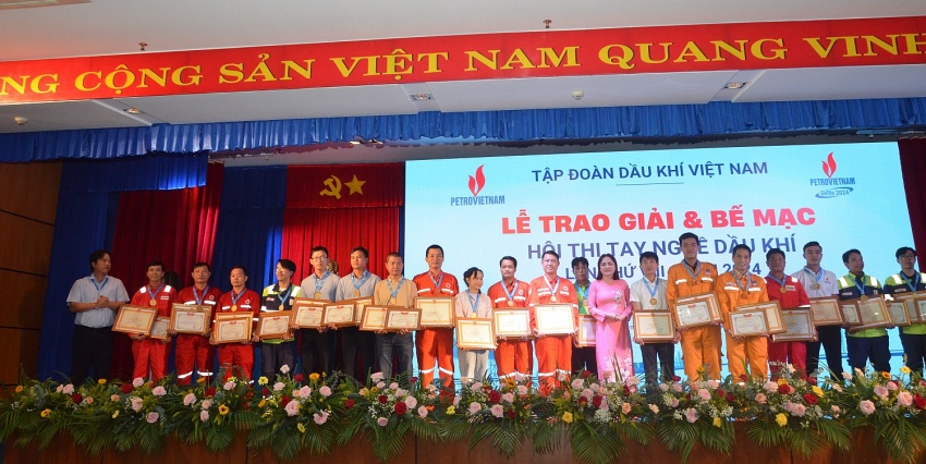 Chùm ảnh: Lễ Bế Mạc và trao giải cho các thí sinh đoạt giải tại Hội thi tay nghề Dầu khí lần VIII Chùm ảnh: Lễ Bế Mạc và trao giải cho các thí sinh đoạt giải tại Hội thi tay nghề Dầu khí lần VIII