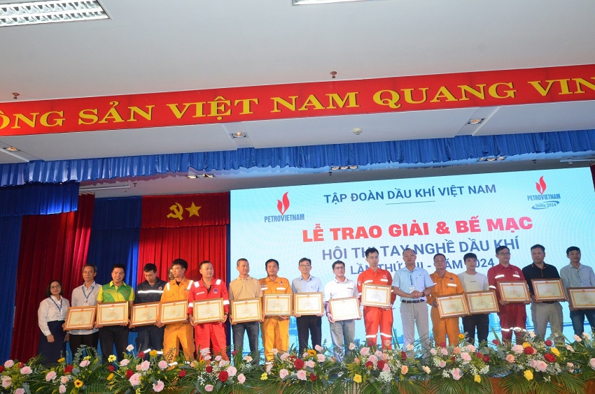 [Chùm ảnh]: Trao giải cho các thí sinh tại Hội thi tay nghề Dầu khí lần VIII