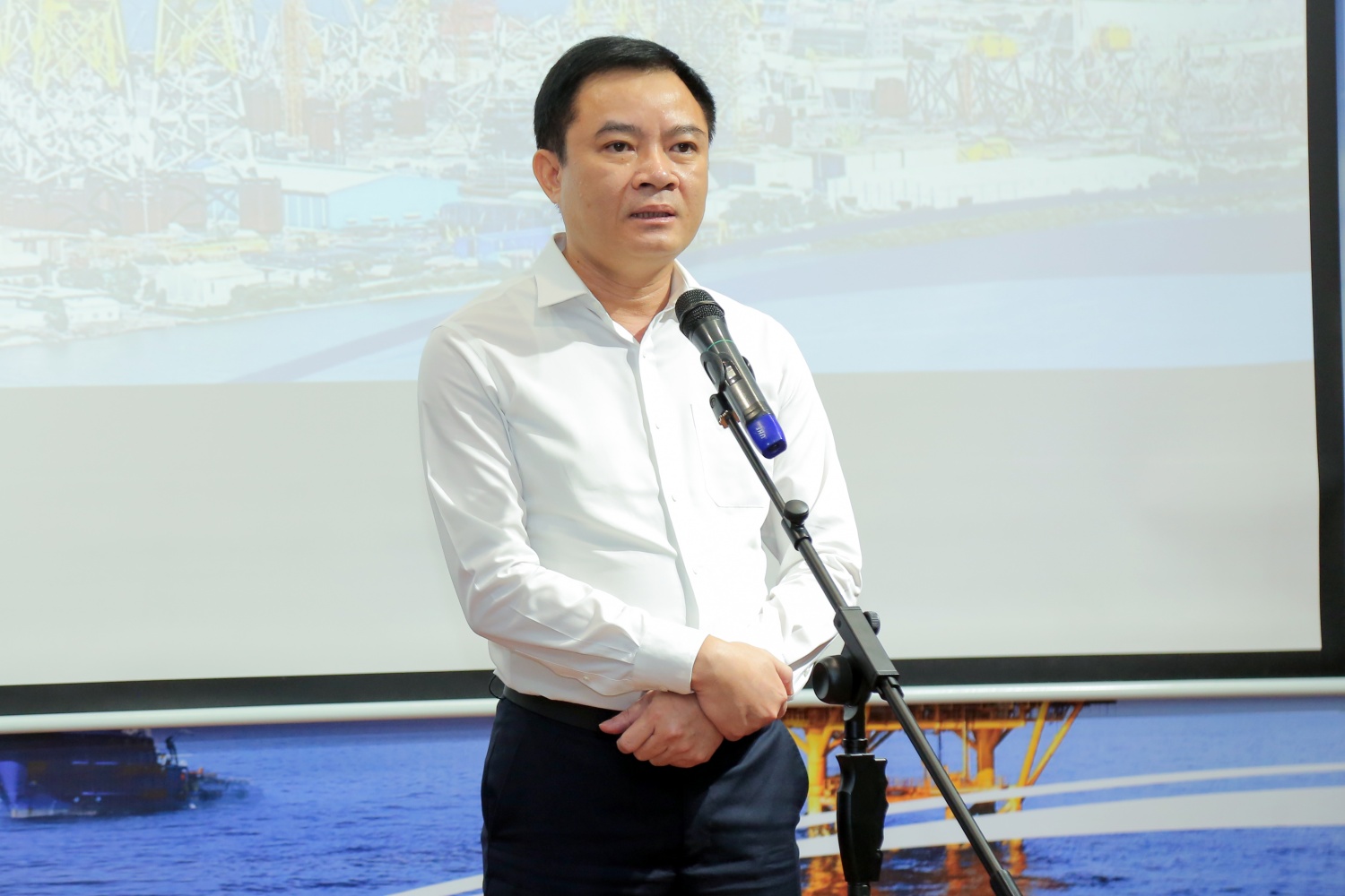 Petrovietnam trao hỗ trợ tỉnh Thanh Hóa xóa nhà tạm, nhà dột nát