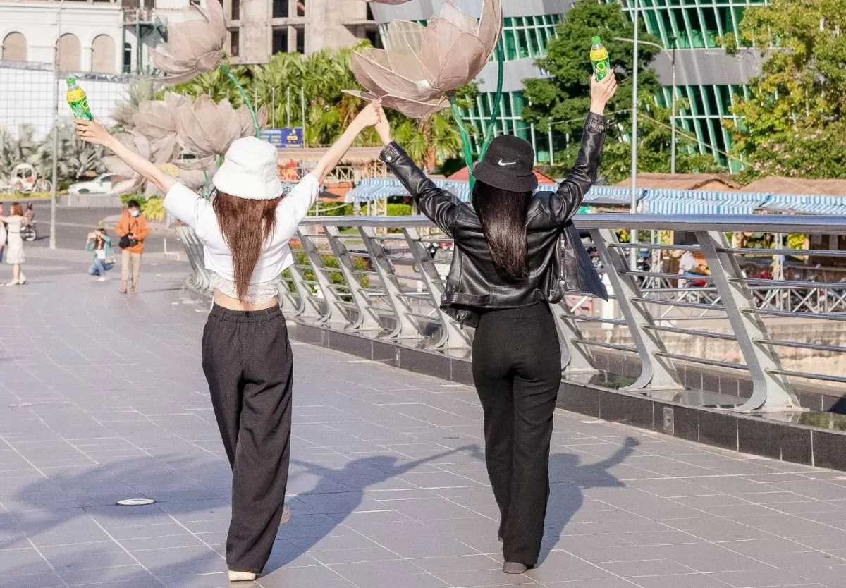 Uống Trà Xanh Không Độ giảm căng thẳng khi nỗ lực làm ngày cày đêm chạy đua với tết