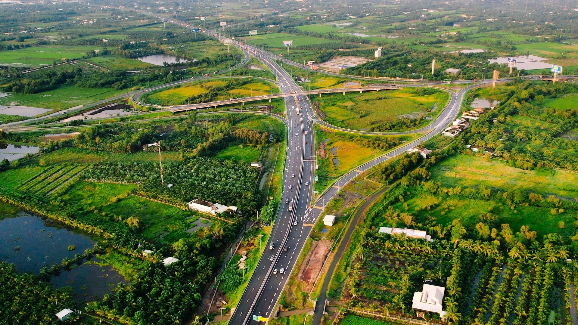 Sẽ mở rộng đến 8 làn xe cho tuyến cao tốc “già” nhất Việt Nam- Ảnh 1. Sẽ mở rộng đến 8 làn xe cho tuyến cao tốc “già” nhất Việt Nam- Ảnh 1.