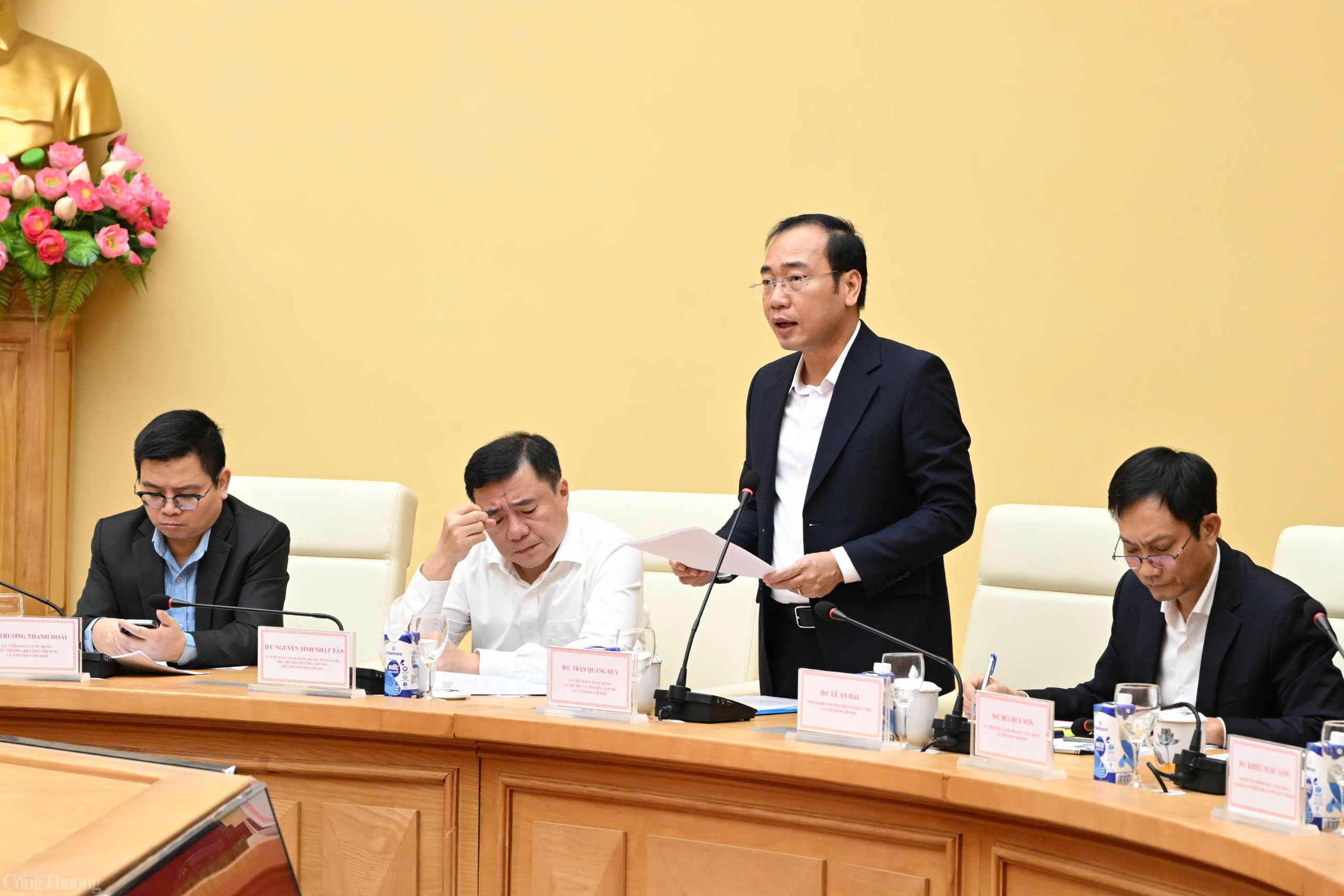 Vụ trưởng Vụ Tổ chức cán bộ Trần Quang Huy phát biểu tại hội nghị. Ảnh: Cấn Dũng Vụ trưởng Vụ Tổ chức cán bộ Trần Quang Huy phát biểu tại hội nghị. Ảnh: Cấn Dũng
